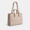 Bolsos Tote Maggie en Signature Canvas con diseño en bloques