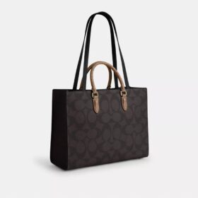 Bolsos Tote Maggie en Signature Canvas con diseño en bloques