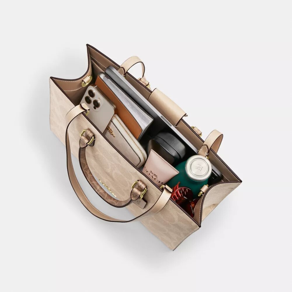 Bolsos Tote Maggie en Signature Canvas con diseño en bloques