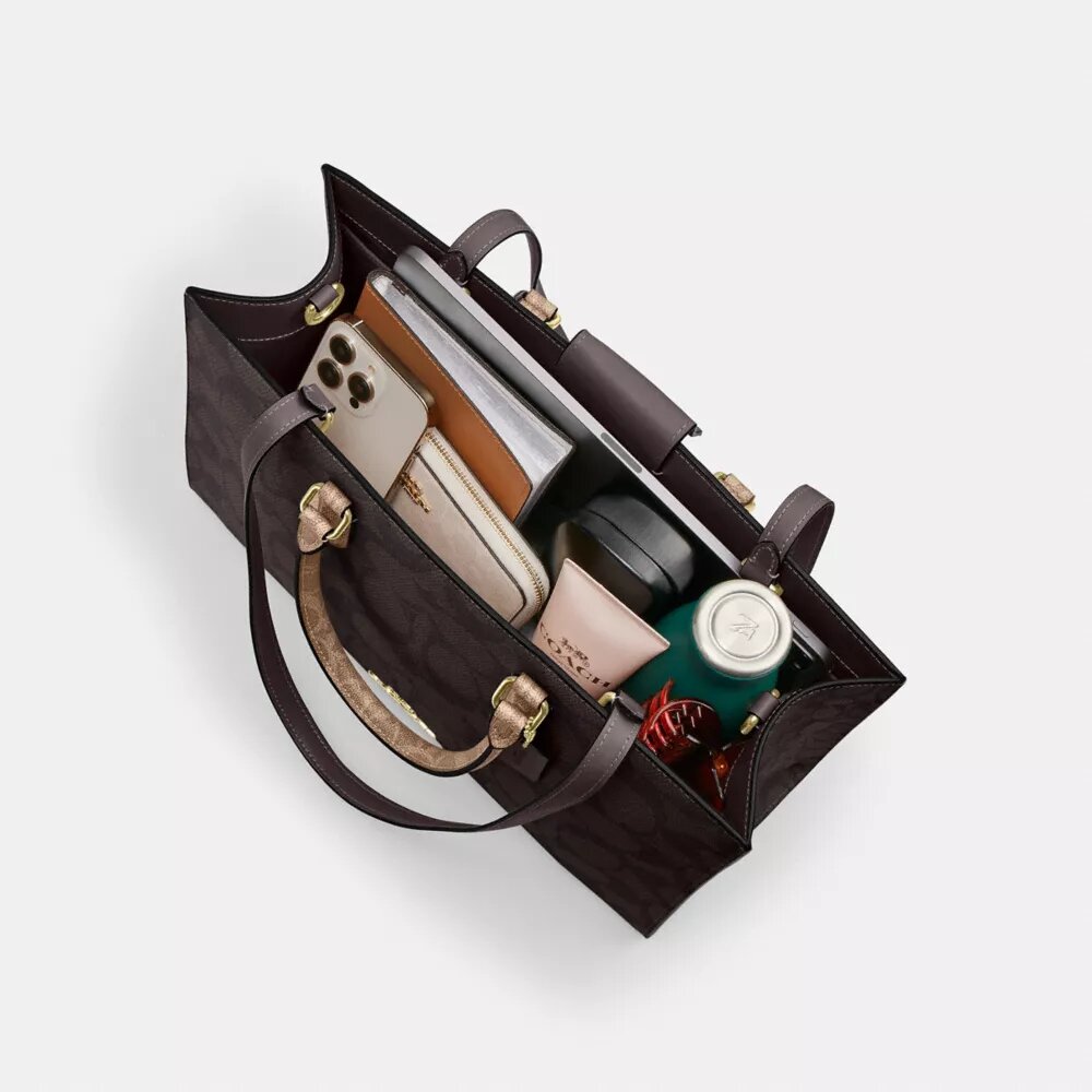 Bolsos Tote Maggie en Signature Canvas con diseño en bloques