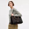 Bolsos Tote Maggie en Signature Canvas con diseño en bloques