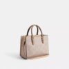 Bolsos Tote pequeños Maggie en Signature Canvas con diseño en bloques