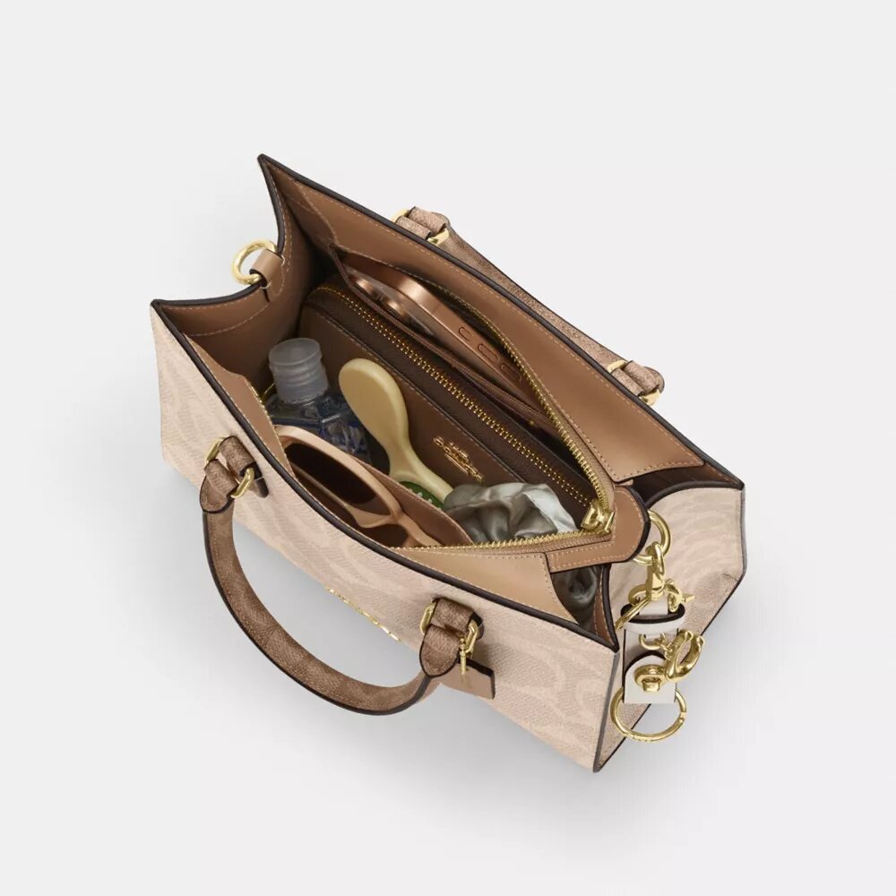 Bolsos Tote pequeños Maggie en Signature Canvas con diseño en bloques
