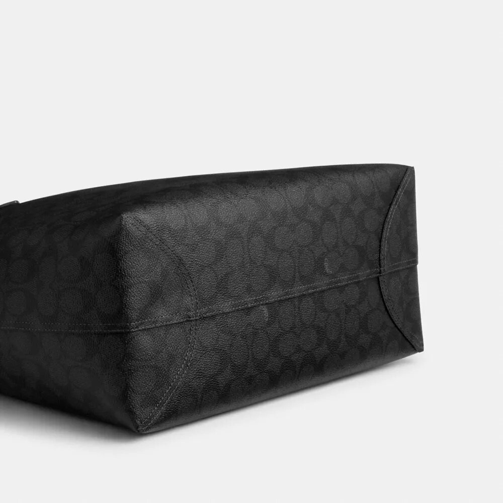 Bolsos Tote urbanos en Signature Canvas