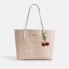 Bolsos Tote urbanos en Signature Canvas