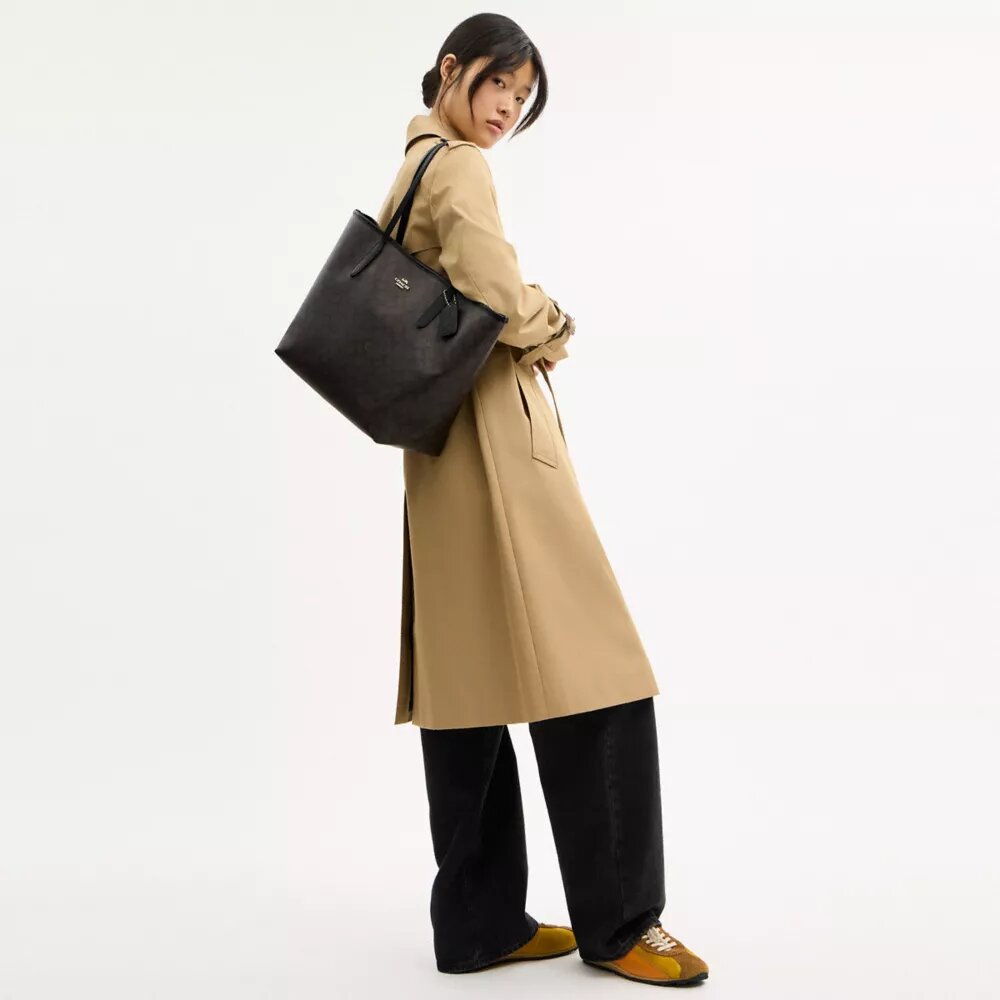 Bolsos Tote urbanos en Signature Canvas