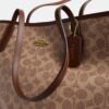 Bolsos Tote urbanos en Signature Canvas