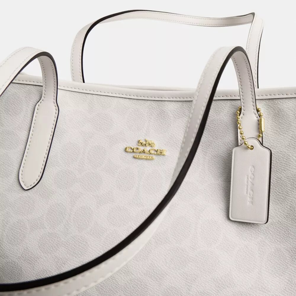 Bolsos Tote urbanos en Signature Canvas
