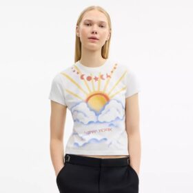 Camiseta de corte de los 90 con diseño aerografiado en Algodón orgánico