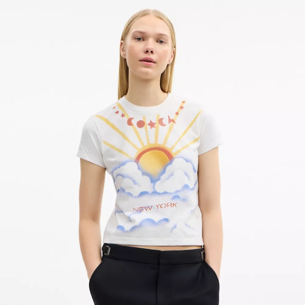 Camiseta de corte de los 90 con diseño aerografiado en Algodón orgánico