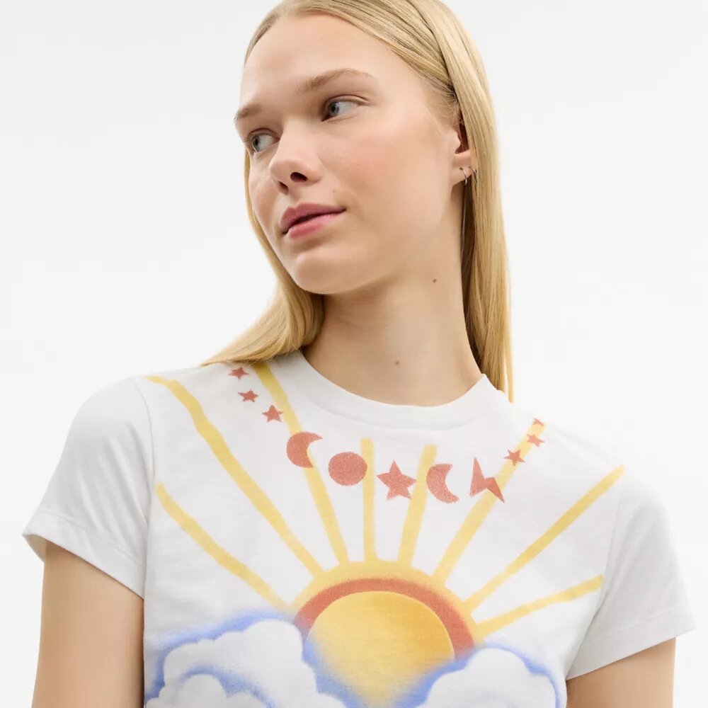 Camiseta de corte de los 90 con diseño aerografiado en Algodón orgánico