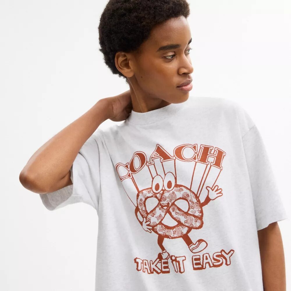 Camiseta holgada con diseño de pretzel en algodón orgánico
