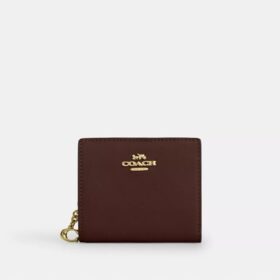 Cartera con broche y dije