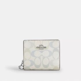Cartera con cierre a presión en Signature Canvas