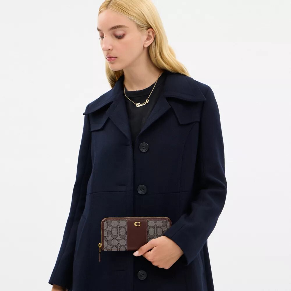 Cartera delgada tipo acordeón con cremallera en jacquard exclusivo