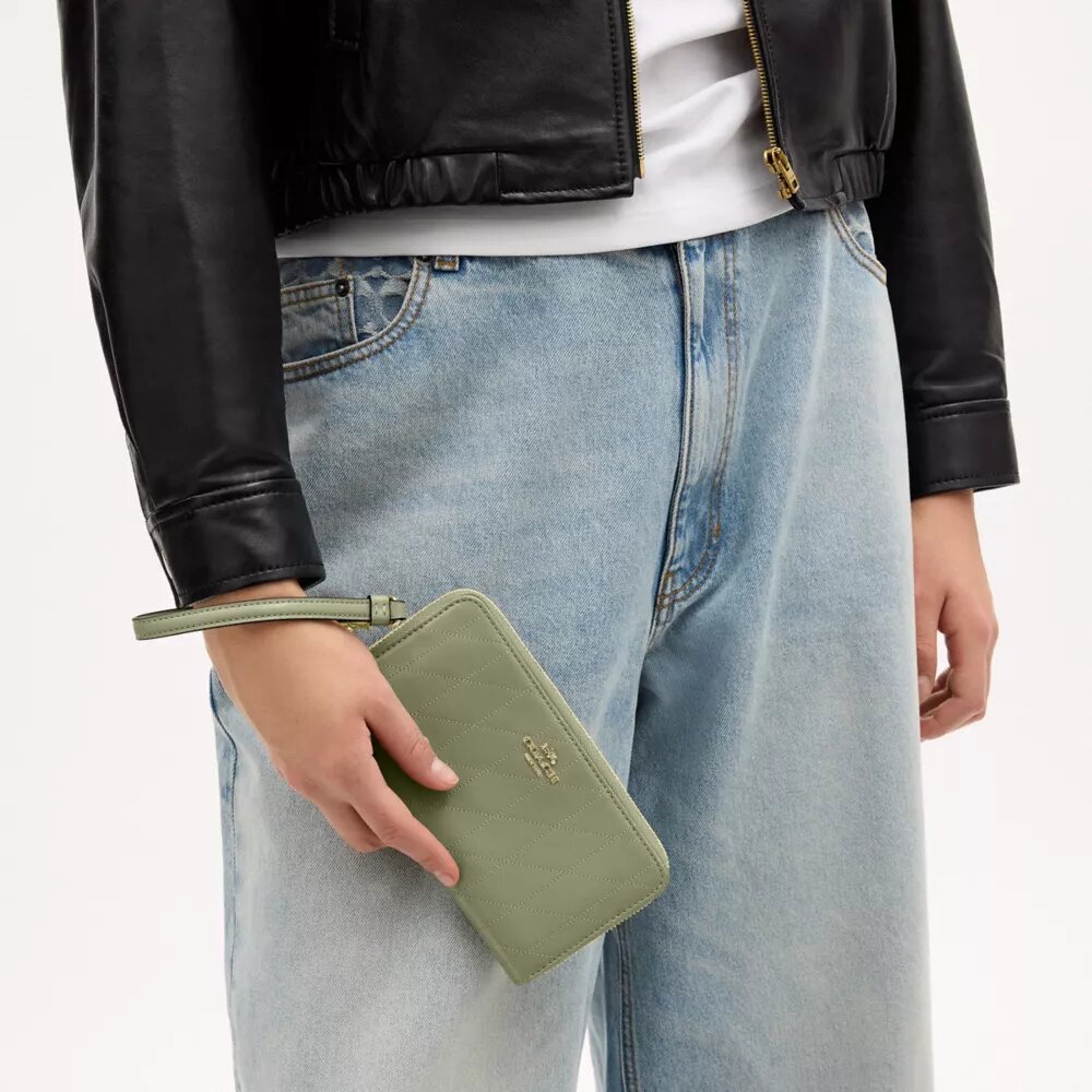 Cartera larga con cremallera alrededor y acolchado