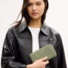 Cartera larga con cremallera alrededor y acolchado