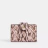 Cartera mediana con cremallera en la esquina