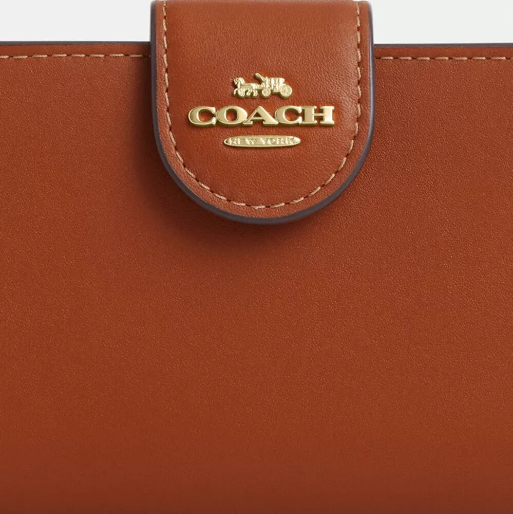 Cartera mediana con cremallera en la esquina