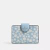 Cartera mediana con cremallera en la esquina y estampado floral