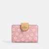 Cartera mediana con cremallera en la esquina y estampado floral