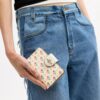Cartera mediana con cremallera en la esquina y estampado floral