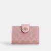 Cartera mediana con cremallera en las esquinas en denim exclusivo