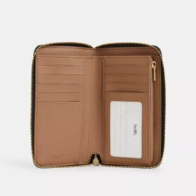 Cartera mediana con cremallera para identificaciones en Signature Canvas