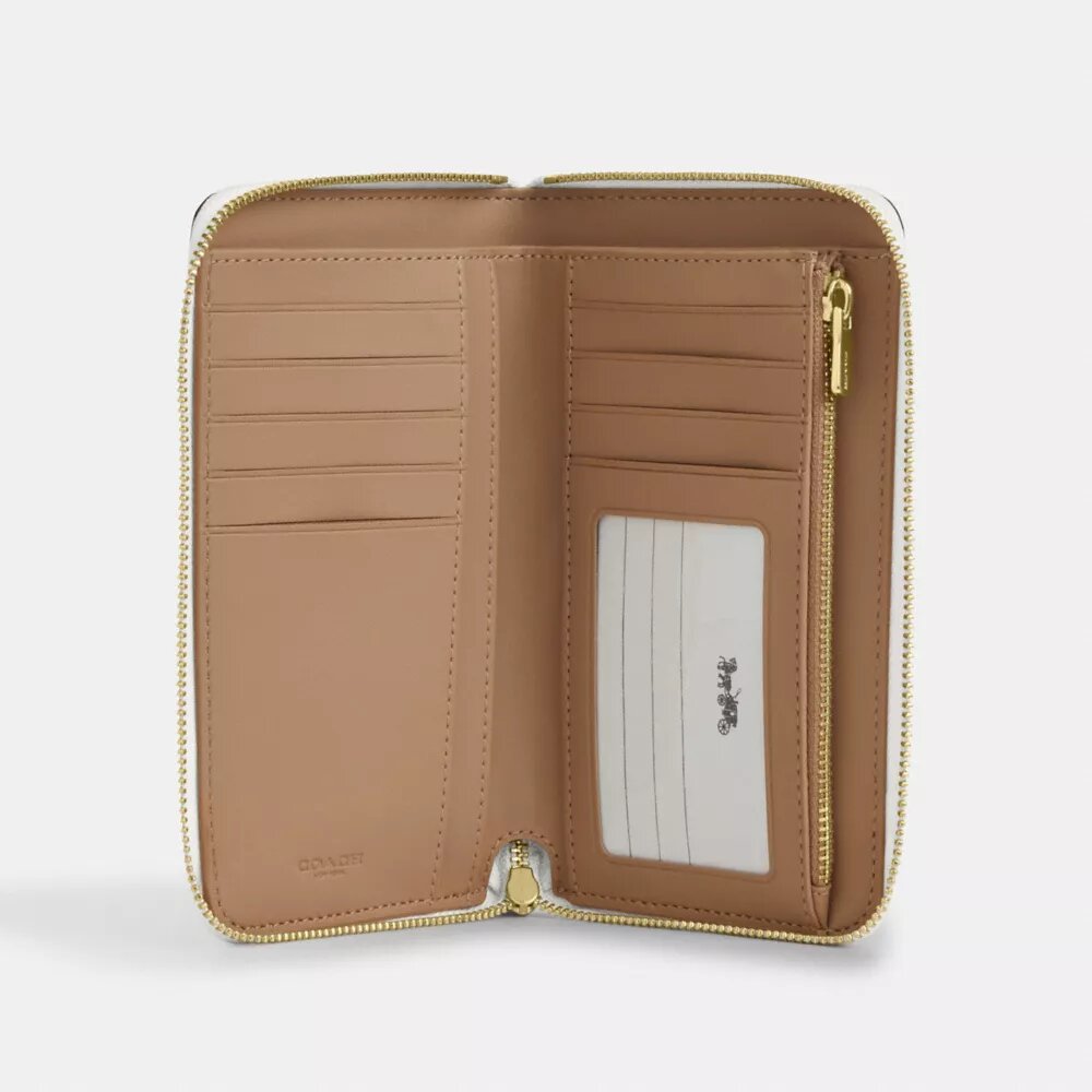 Cartera mediana con cremallera para identificaciones en Signature Canvas