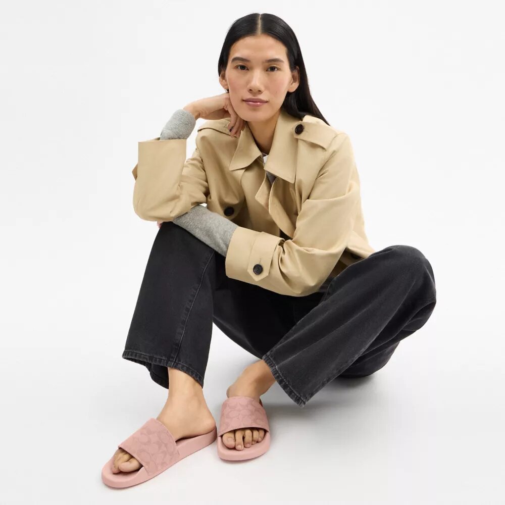 Chanclas deportivas Udele en Signature Canvas jacquard