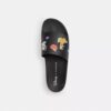 Chanclas Disney X Coach sin cordones con estampado de calcomanías
