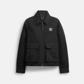 Chaqueta corta tipo cargo con presillas de Coachtopia