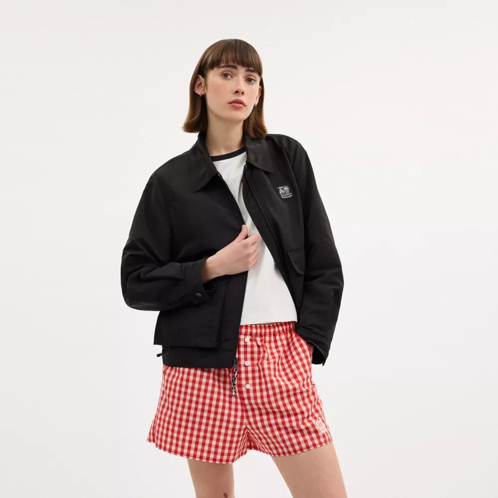 Chaqueta corta tipo cargo con presillas de Coachtopia