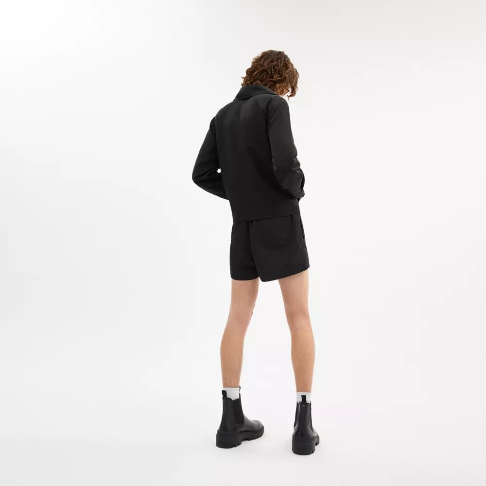 Chaqueta corta tipo cargo con presillas de Coachtopia