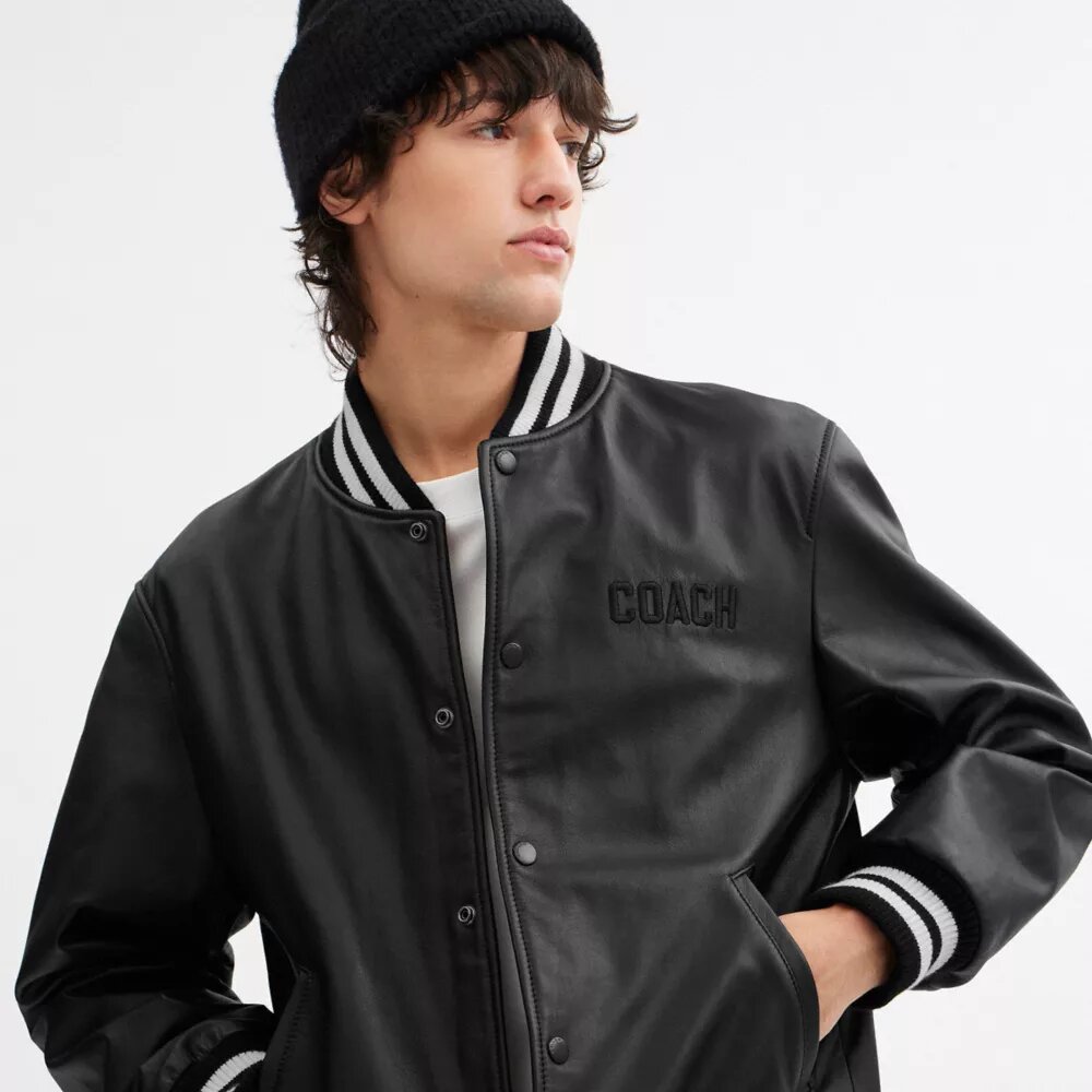 Chaqueta universitaria de cuero