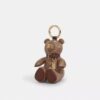 Colgante de oso coleccionable para bolsos en Signature Canvas