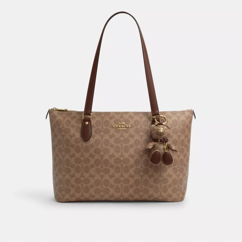 Colgante de oso coleccionable para bolsos en Signature Canvas