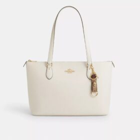 Colgante para bolsos con cierre de resorte en Signature Canvas