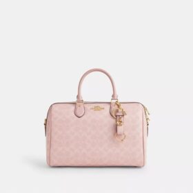 Colgante para bolsos con cierre de resorte en Signature Canvas