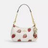 Colgante para bolsos con cierre de resorte y estampado de fresas