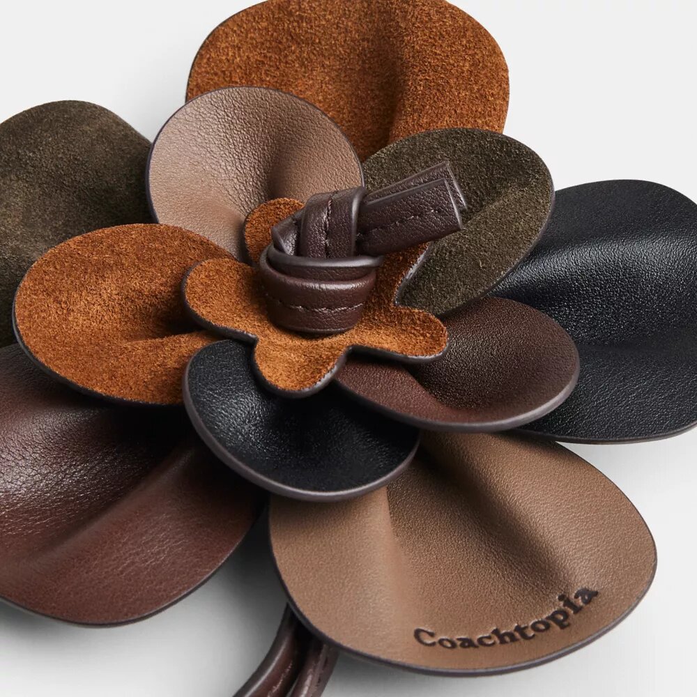 Colgante para bolsos con forma de rosa