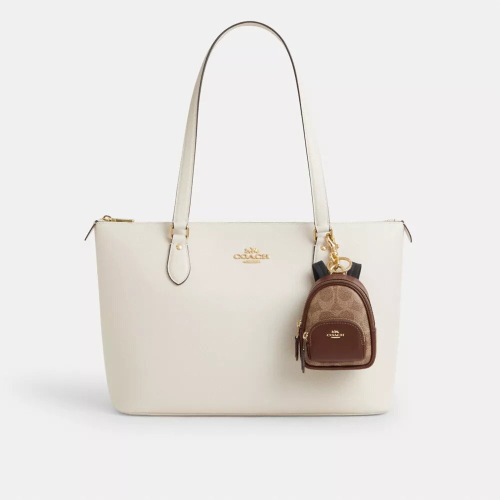 Colgantes para bolsos de Court Backpack en Signature Canvas