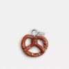 Dije pequeño de pretzel para Charms de zapatos