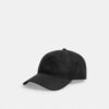 Gorra de béisbol en tonos similares