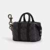 Mini colgante para bolsos Trekker en Signature Canvas