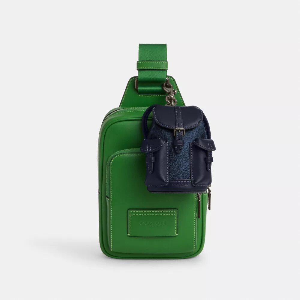 Mini colgante para mochila Warner en Signature Canvas