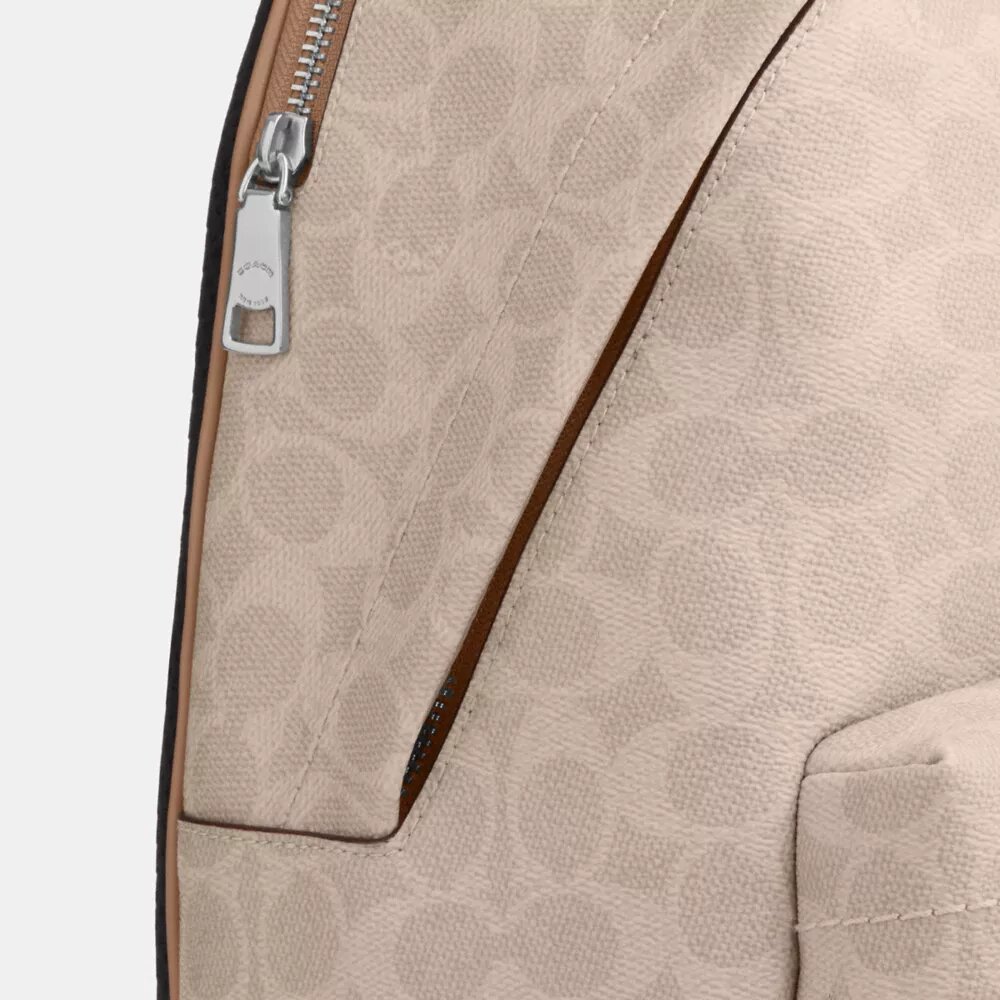 Mochila pequeña Taylor en Signature Canvas