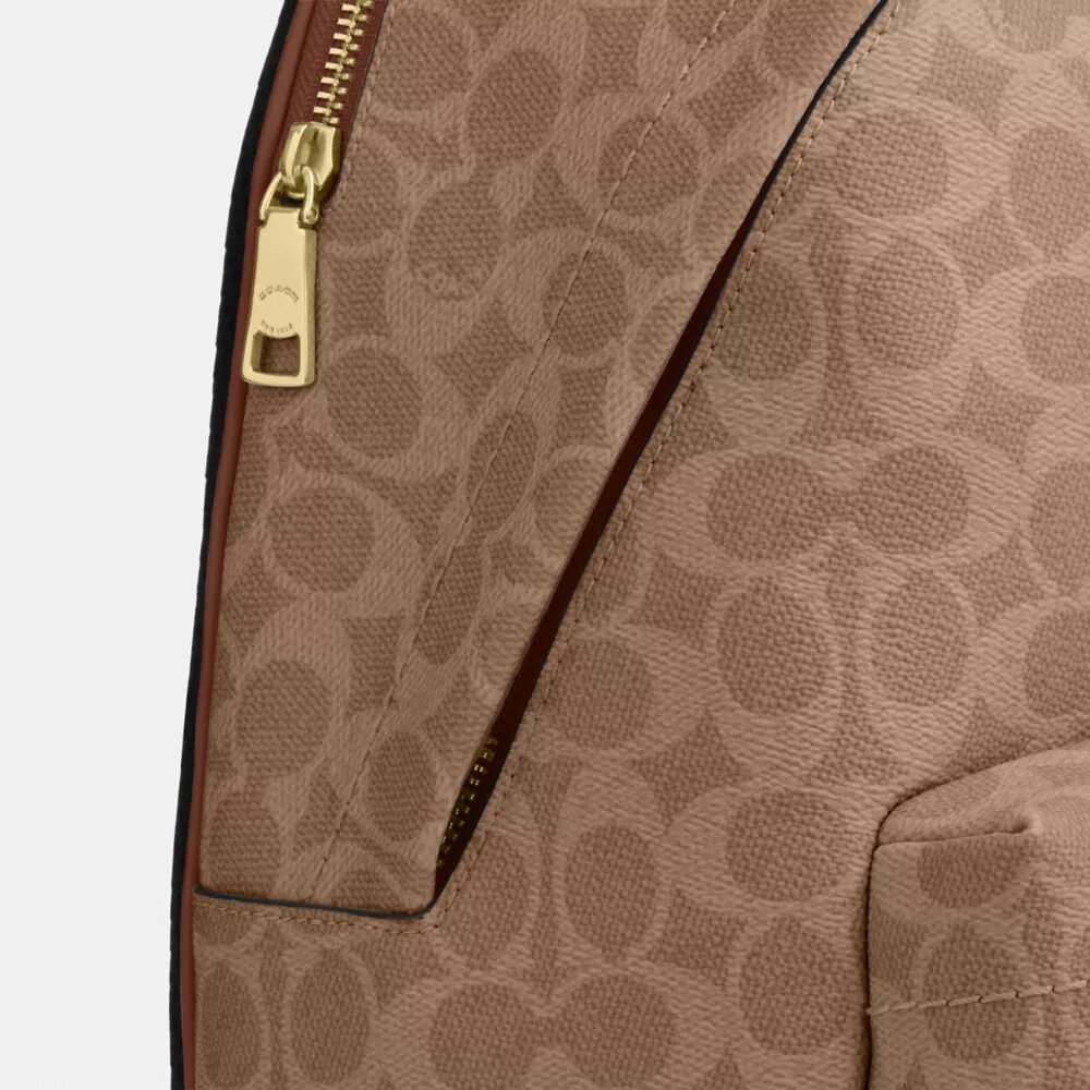 Mochila pequeña Taylor en Signature Canvas