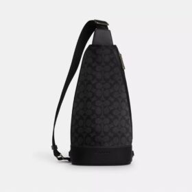 Mochila tipo bandolera Dominic en Signature Canvas