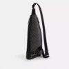 Mochila tipo bandolera Dominic en Signature Canvas